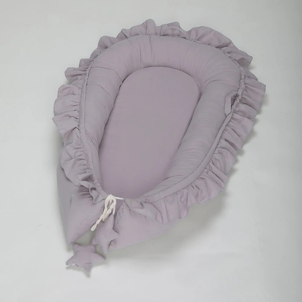 Ninho Redutor de Berço Portátil Ruffle — Algodão Soft Aconchego
